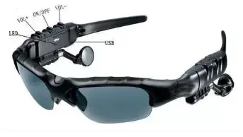 Gafas de sol deportivas negras con audífonos Bluetooth integrados para escuchar música y responder llamadas.