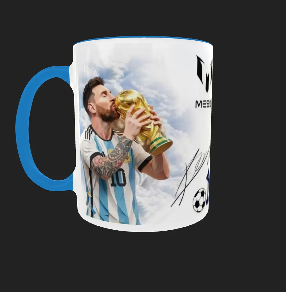 Plantilla de diseño para sublimación de mug con Lionel Messi besando la copa, firma y lámina coleccionable de fútbol.