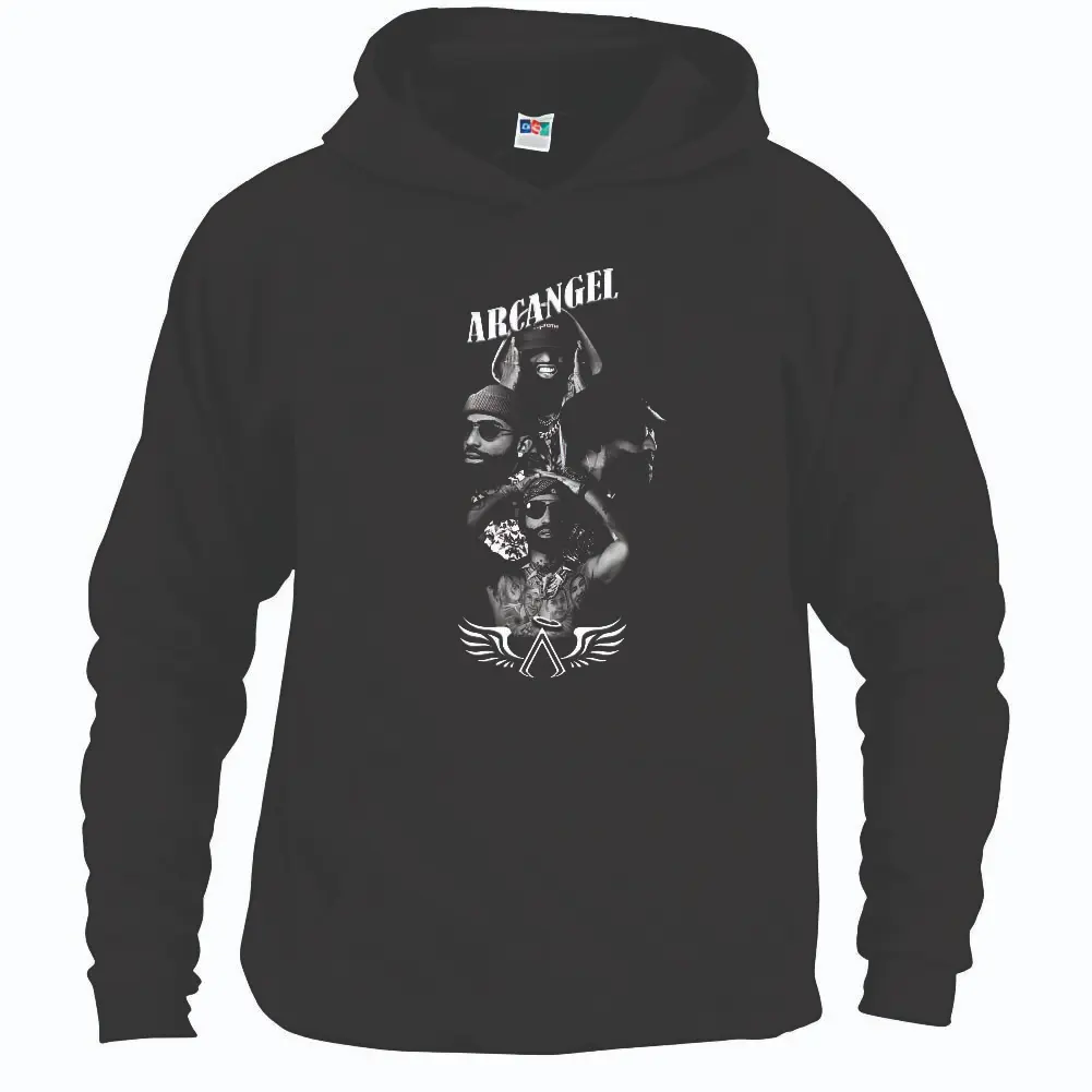 Buzo con capota unisex de color negro con estampado frontal en blanco y negro de un collage fotográfico de Arcángel y su logo de alas.