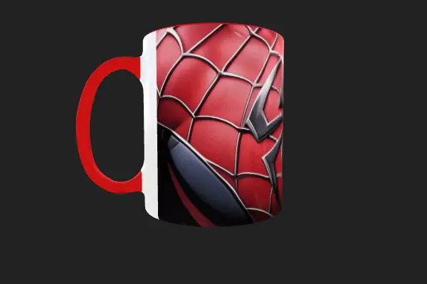 Vista lateral de mug de cerámica con textura de traje de Spider-Man y asa roja.