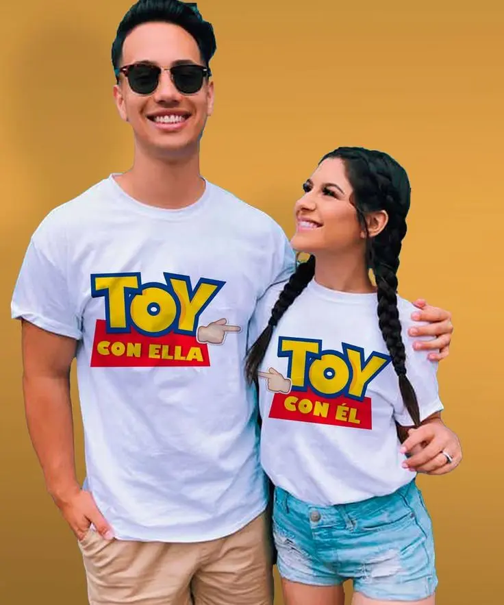 Camisetas de Pareja "Toy Con Ella / Toy Con Él" - Combo Dúo Blanco Parodia Toy Story